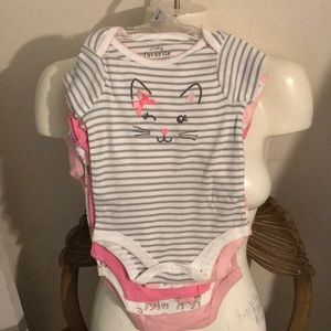 5 pack Baby Favorite bodysuits 0/3 months cotton